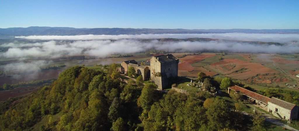 Survol du château de Montaigut Survol du château de Montaigut